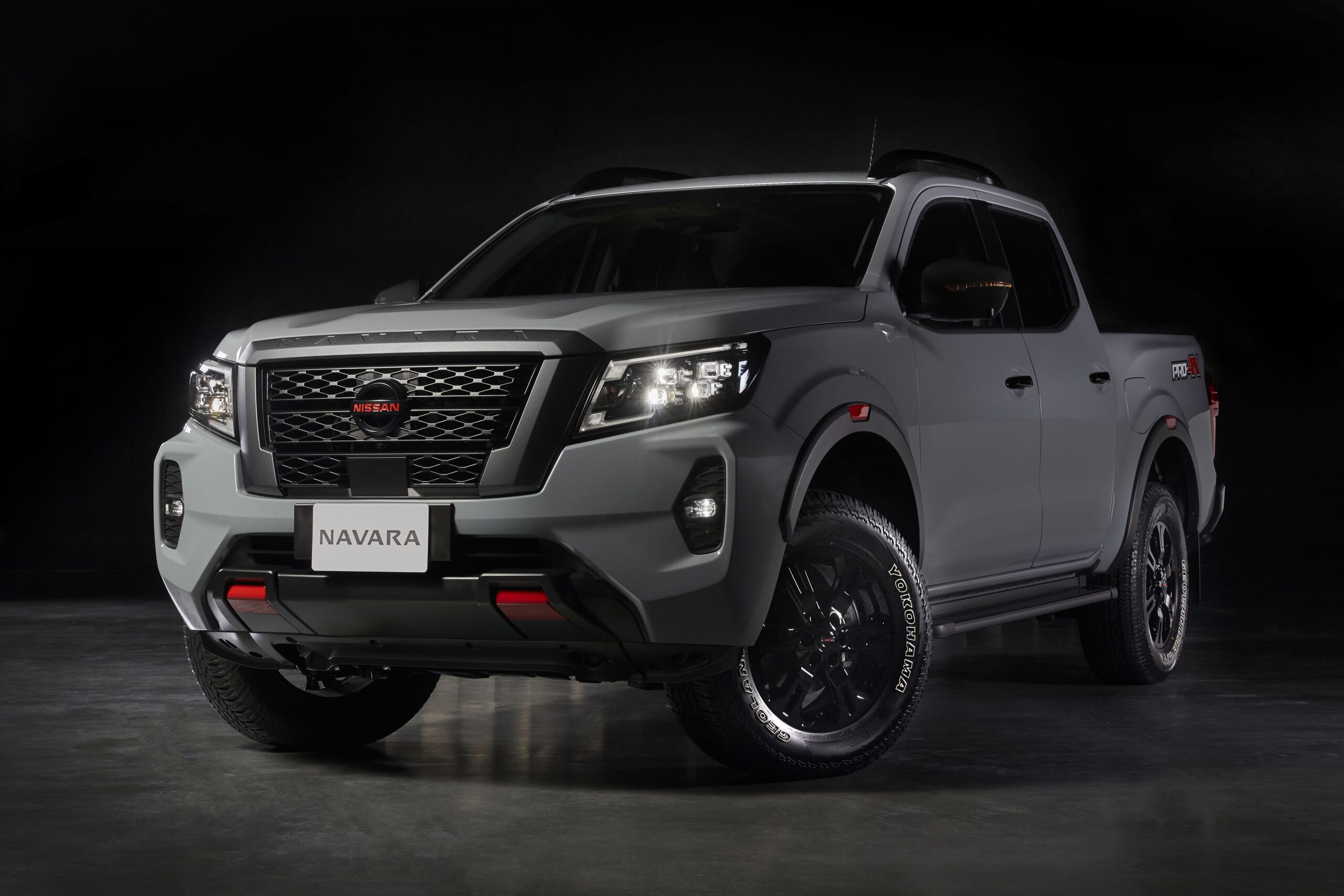 The All New Nissan Navara - Tampak Depan 2 (1)